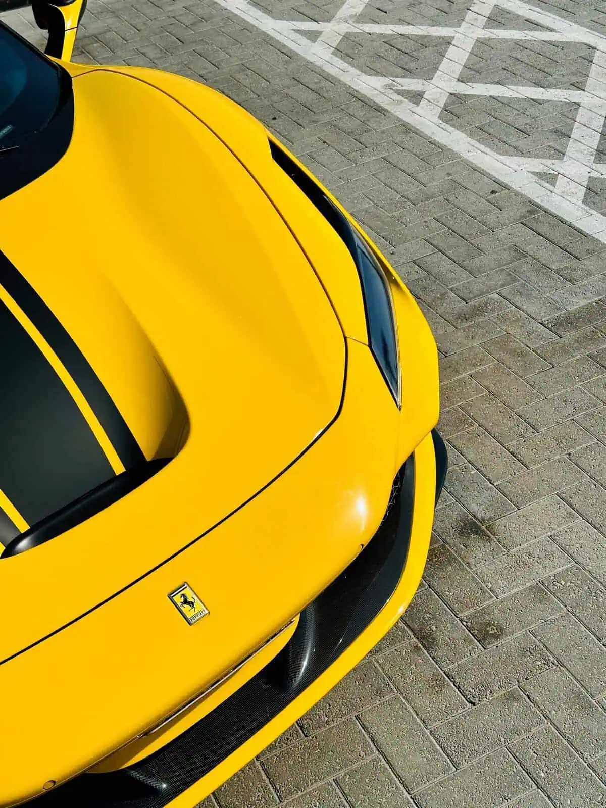 Ferrari F8 Spider, photo 6 of 7