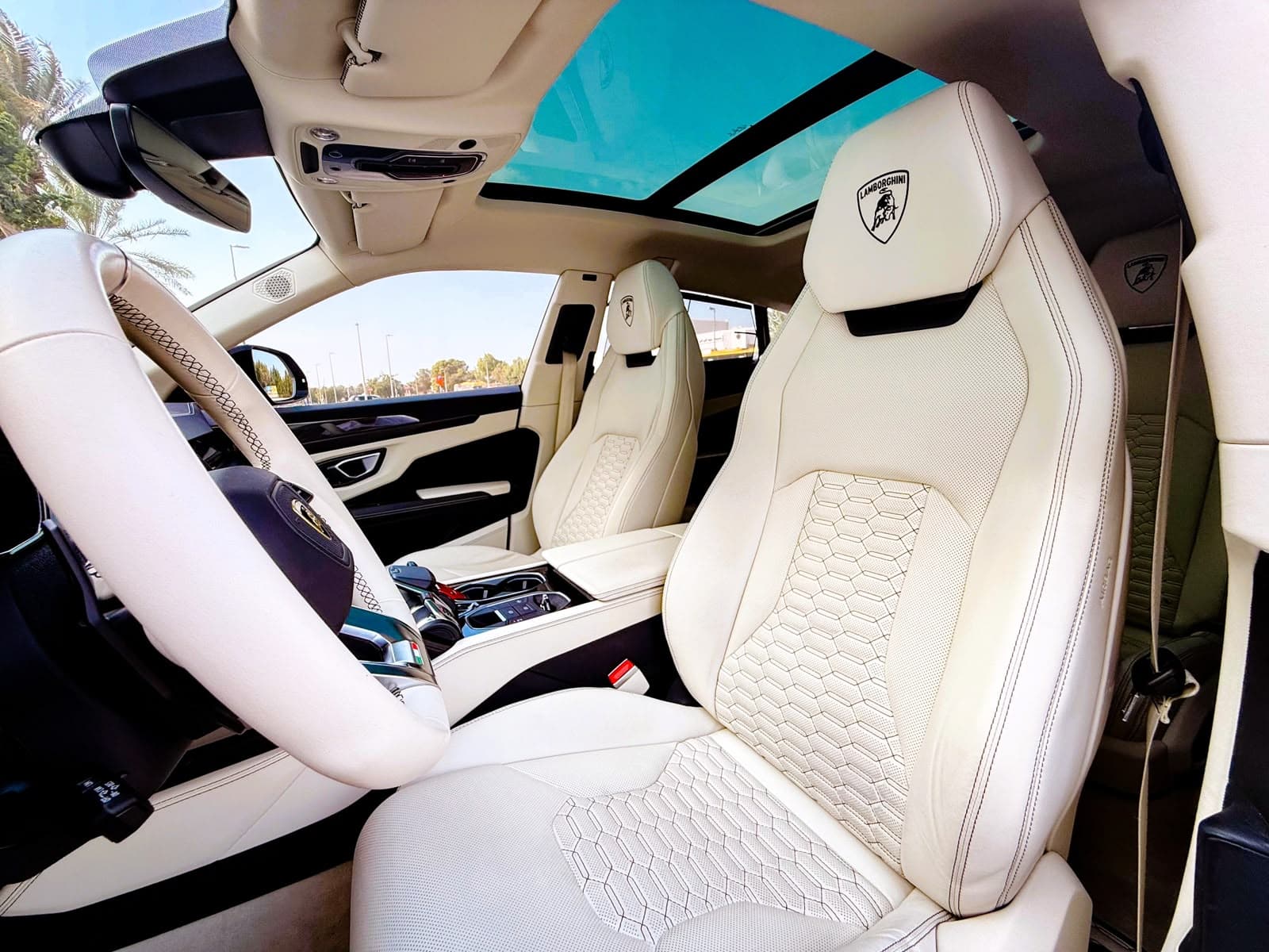 Lamborghini Urus (Green), white leather front seats and panoramic roof