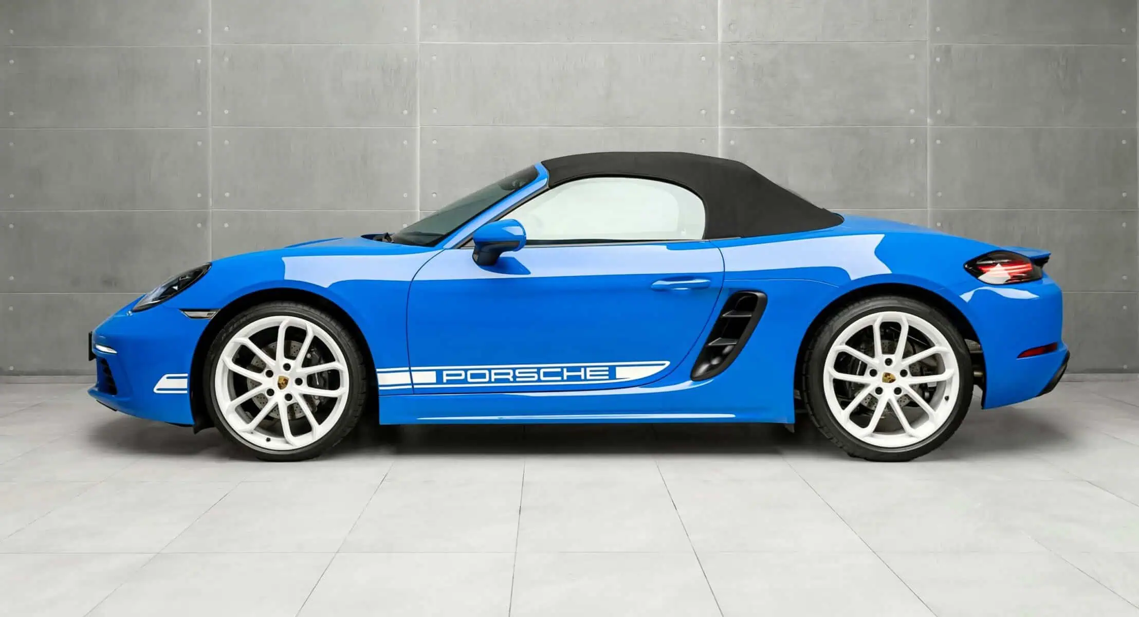 Porsche 718 Boxster Convertible, photo 2 of 8