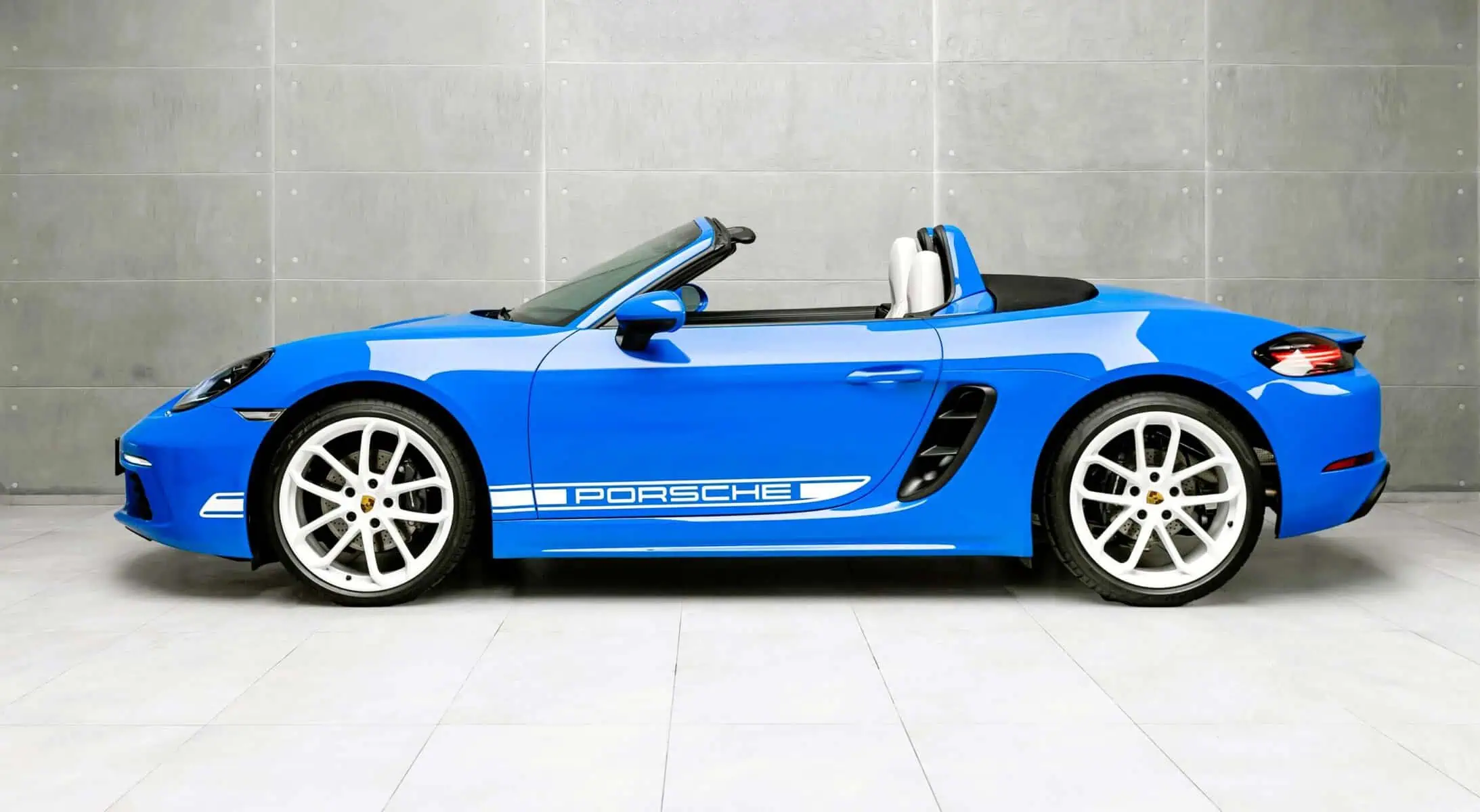Porsche 718 Boxster Convertible, photo 3 of 8