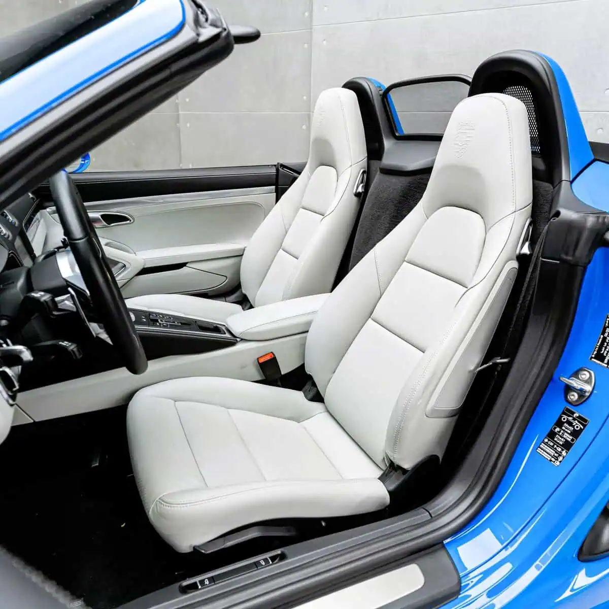 Porsche 718 Boxster Convertible, photo 6 of 8